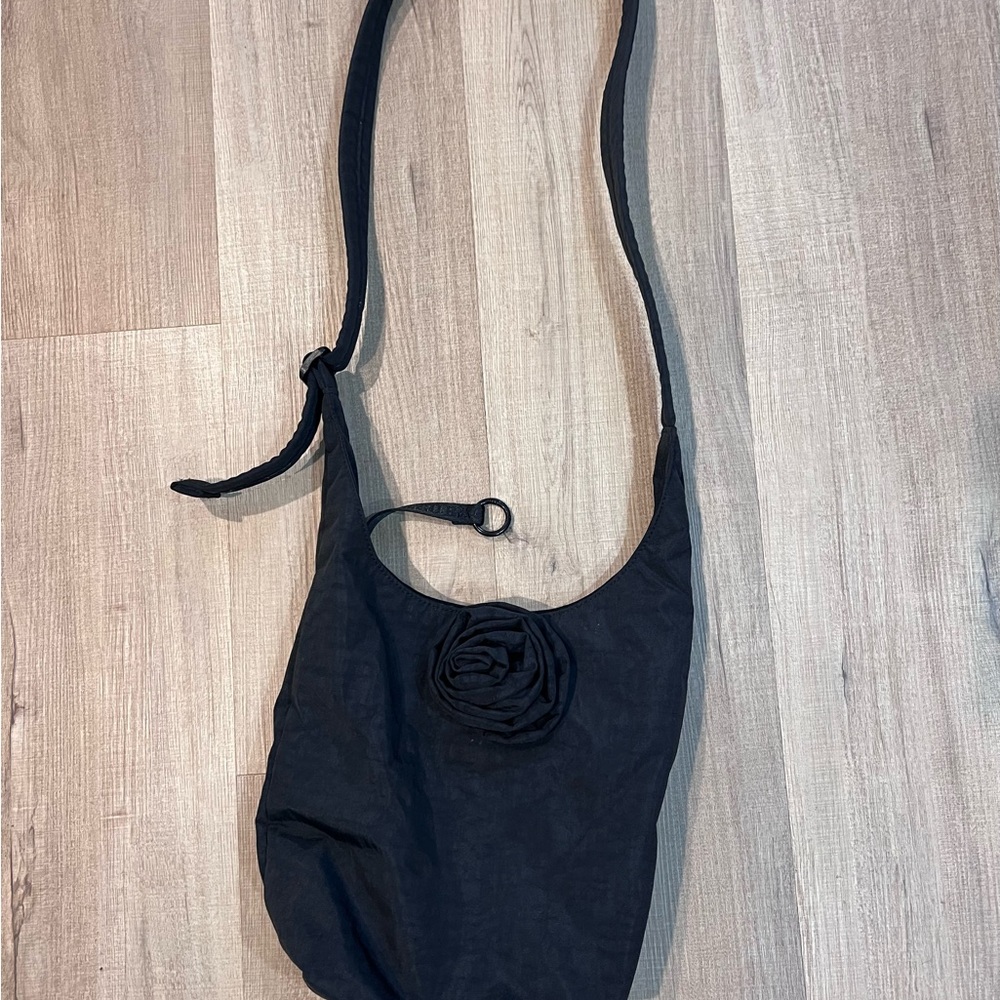BAGGU Black Shoulder Bag with Floral Accent